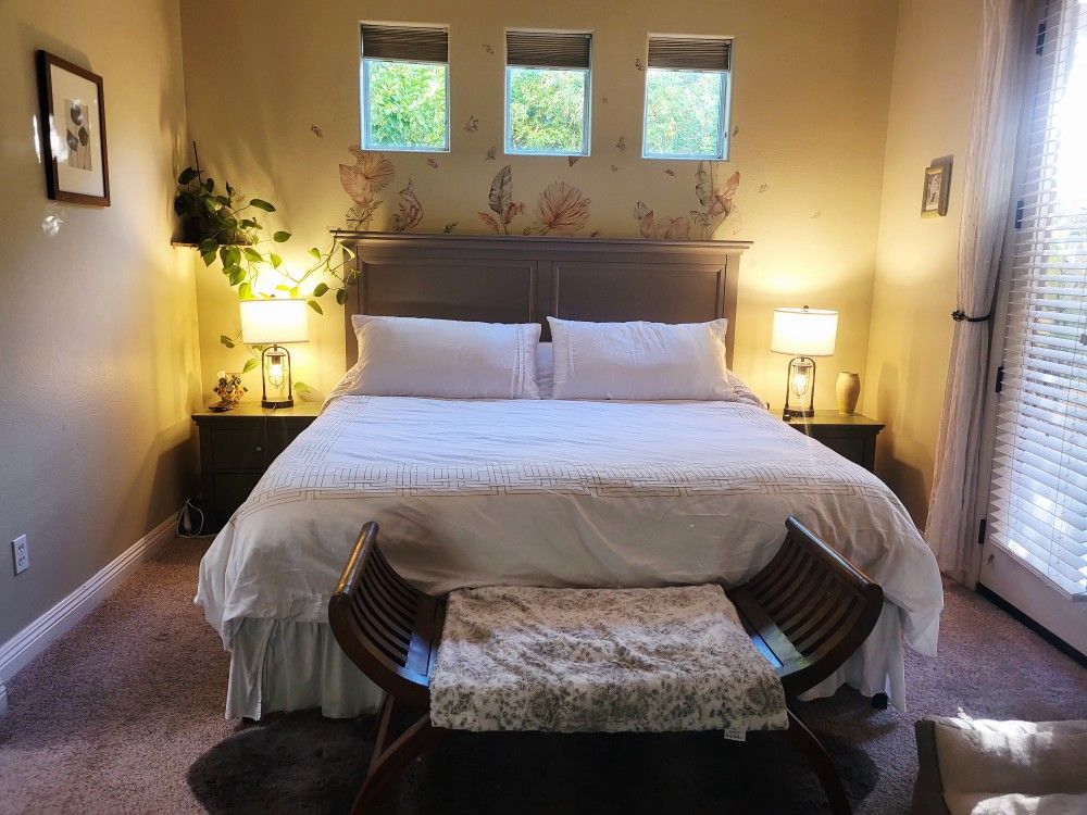 King Bed and Frame - Like NEW