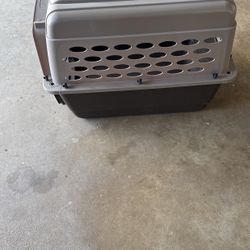 Dog Kennel, Retriever Brand 
