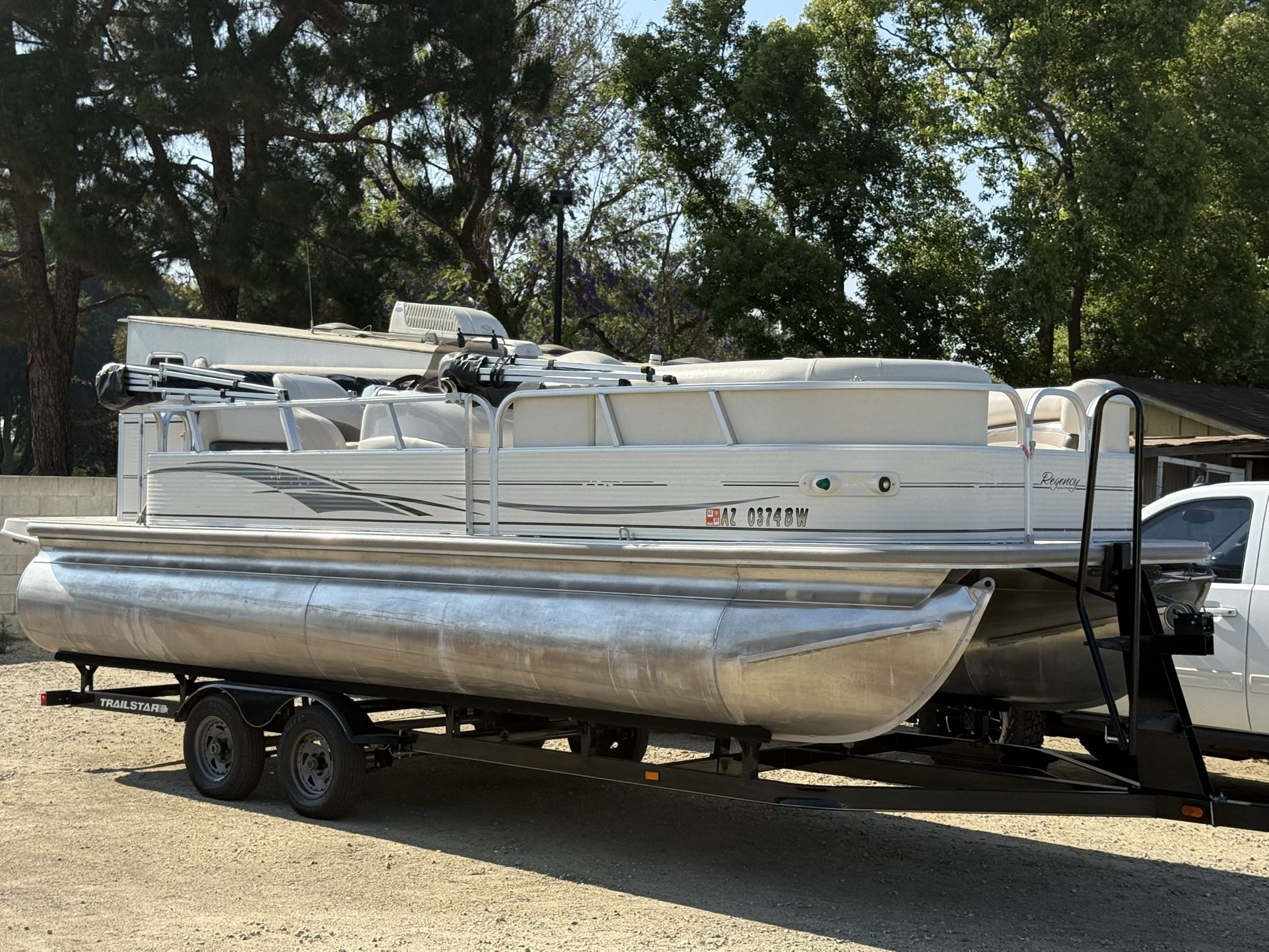 2005 Sun Tracker Party barge