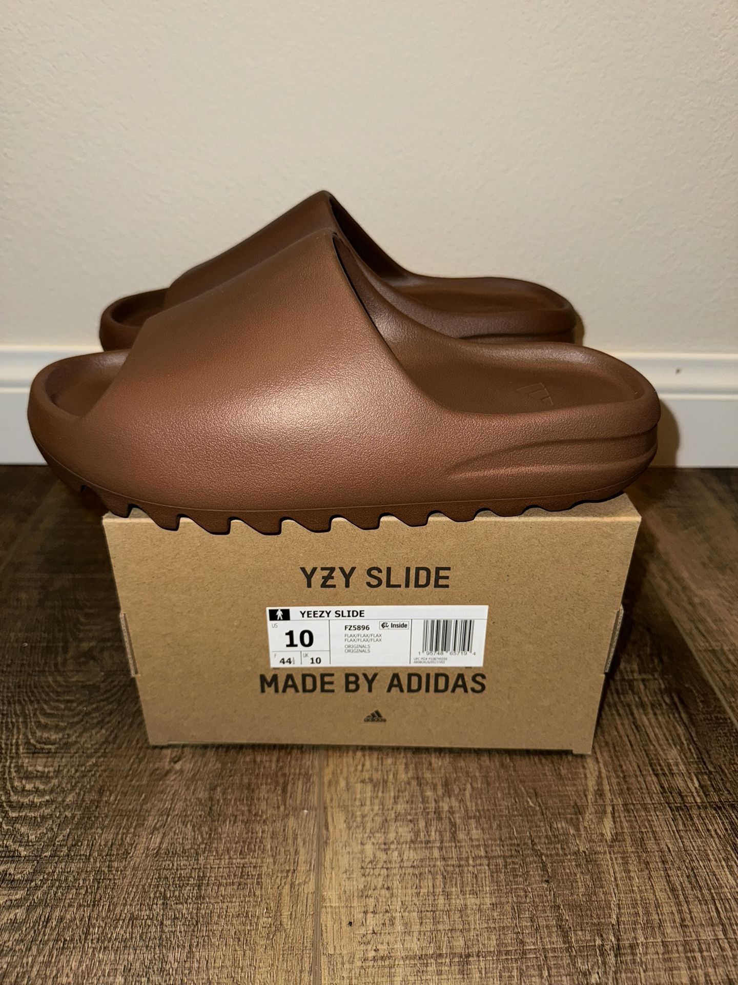 Adidas Yeezy Slide Flax ( Size 10 US MENS ) 