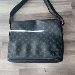 Louis Vuitton Distrist Messenger Bag