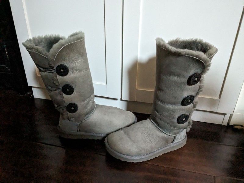 UGG Bailey Button Boots Sz US 5