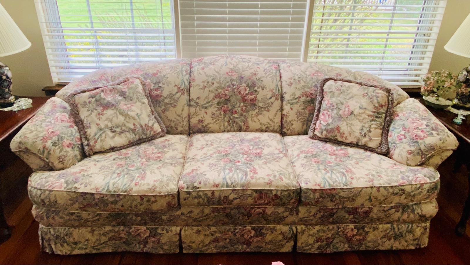 Mint Condition Thomasville Living Room Couch Sofa Set