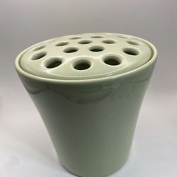 Ceramic Vase With Removable Flower Arrangement Tool