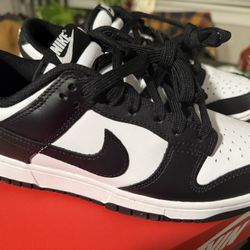 Nike Dunk Low Women’s 7.5 Pandas