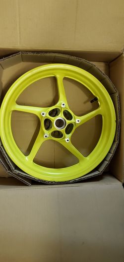 Yamaha R1 cast front wheel