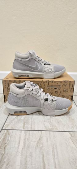 Brand new Nike Lebron Witness VIII Basketball Shoes Size Y7.5.