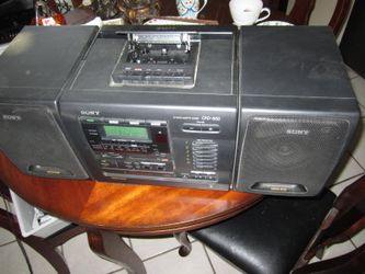 SONY Portable Component System with Detachable Speakers & 6 CD Changer. CD NOT WORKING!!!