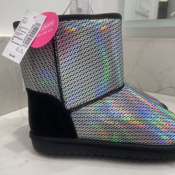 Childrens Place Girls Boots New With Tags Size 3 Never worn