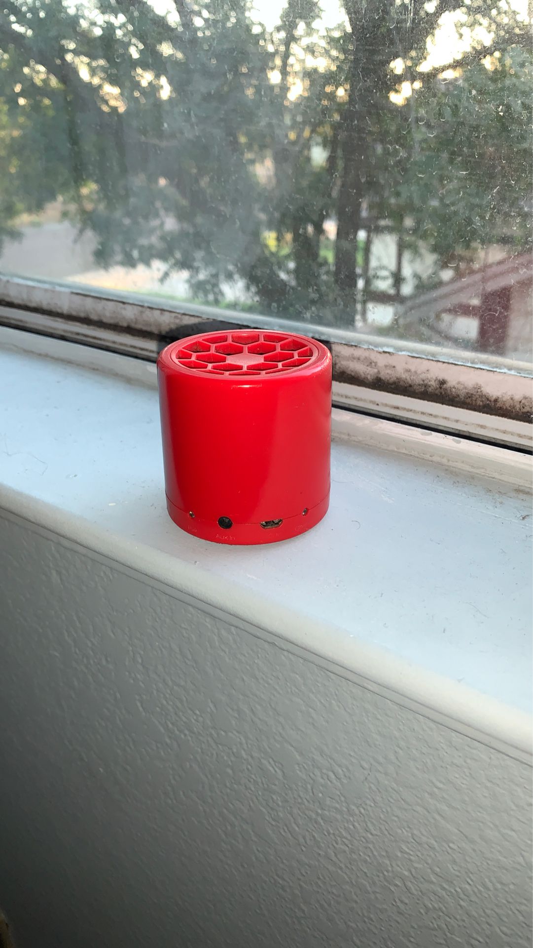 Red 808 speaker (loud)