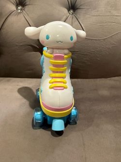Sanrio cinnamoroll on a skate on the move