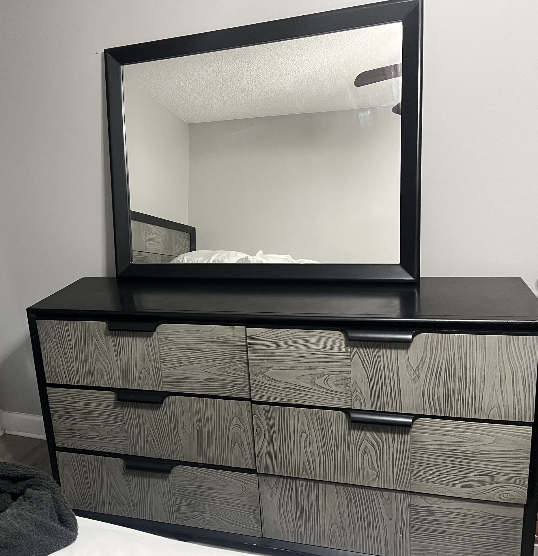 6 Drawer Dresser/ Mirror 