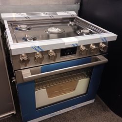 New! Bosch 30” GasRange ! 