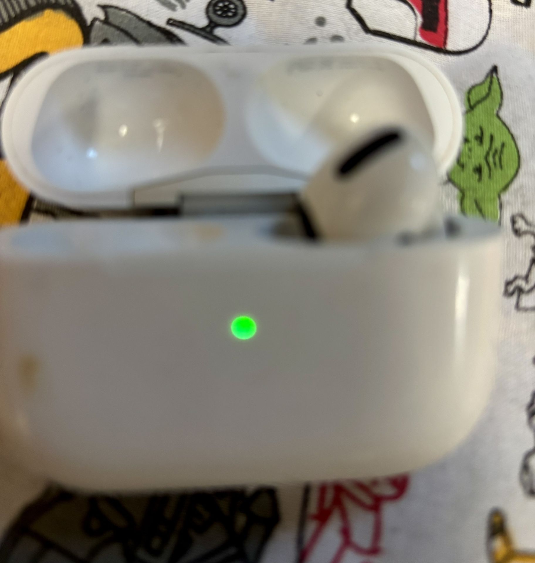 Apple A2190 Pro Earpods Case And 1 Earbud