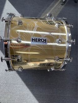 Tambora Herch 24” x 24” – Nueva con Estuche Profesional – Color Oro