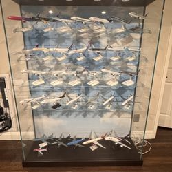 Airplane Glass Display With Lights, Planes Included 