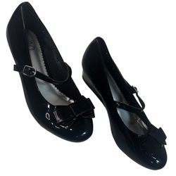 Carefully Chosen ❤️ Classic Wonder dress shoes.  