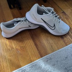 Nike MC Trainer (size 9)