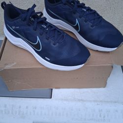 New Nike Size 11M