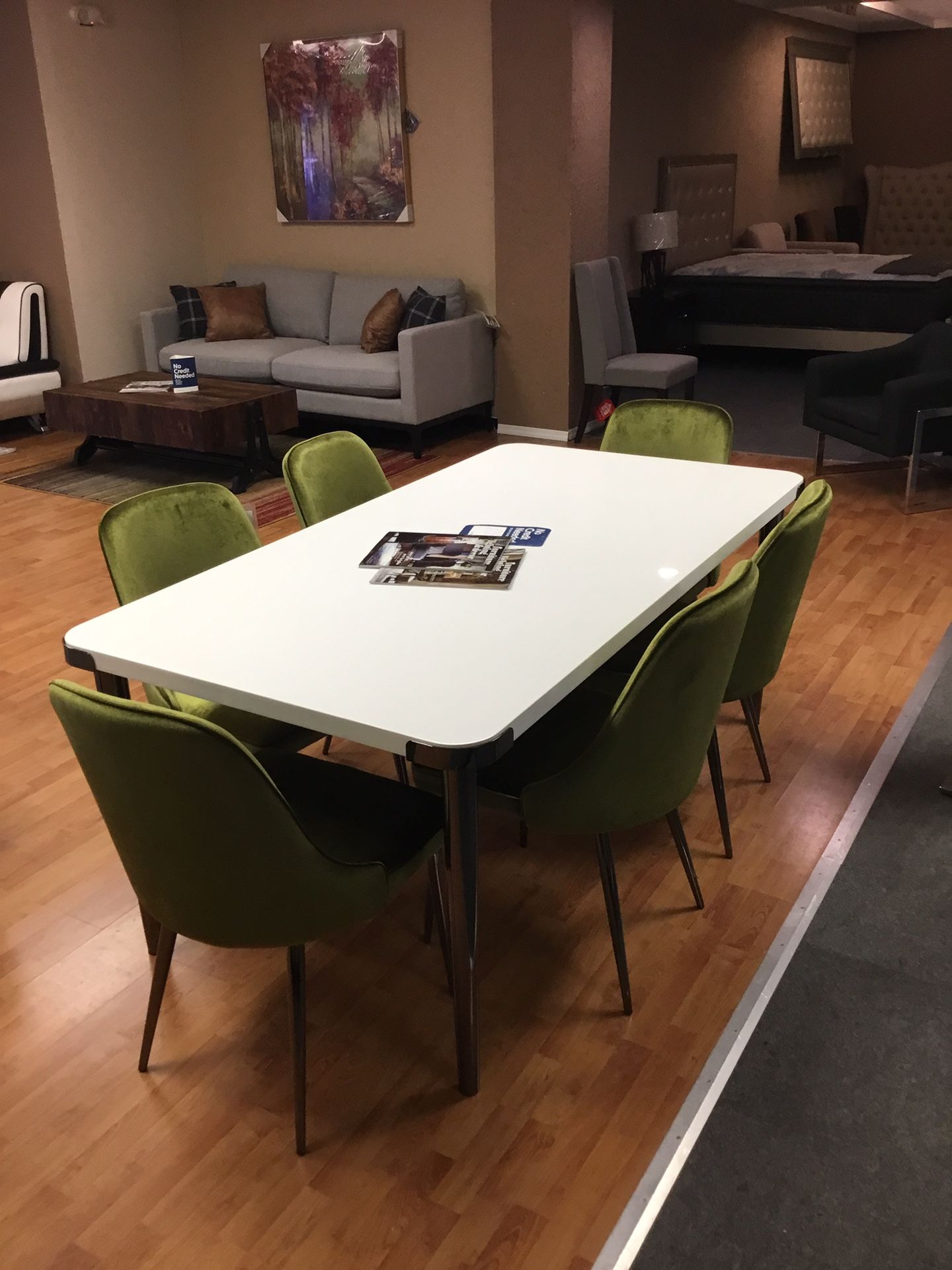 7 PCS Dining set in Offer