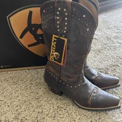 Ariat Rhinestone cowgirl Boots