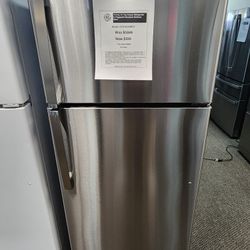 17.5 Cu. Ft. Top Freezer Refrigerator in Fingerprint Resistant Stainless Steel