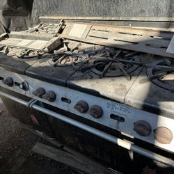 Wolf Stove range 10 Burner Gas