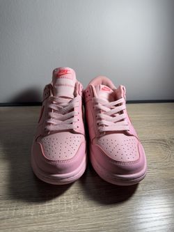 Triple Pink Nike Dunks