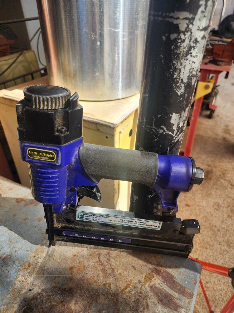 Nailer/stapler
