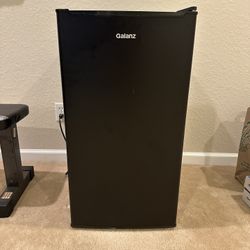 Mini fridge