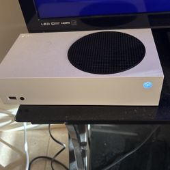 Xbox One With External Hard drive Original Controller And Extra Controller