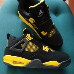 Air Jordan 4s Size 10