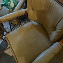 4 Retro Leather  Barstools That Swivel EXCELLENT CONDITION 