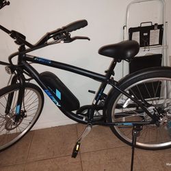 Huffy Everett+ Electric Comfort Bike