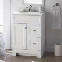 Sedgewood 24.5 in. W x 18.75 in. D x 34.375 in. H Single Sink Bath Vanity