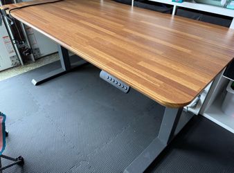 Vari Adjustable Desk