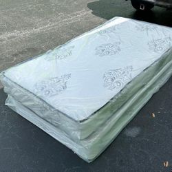 NEW TWIN SIZEMATTRESS AND BOX SPRING-2pcs 