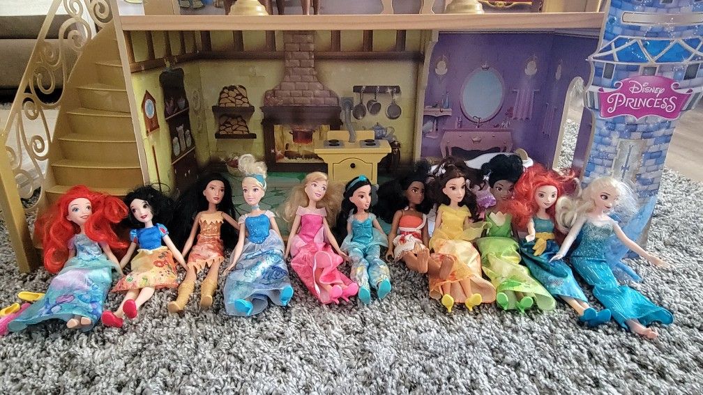 Disney Princess Dollhouse w/ 11 Dolls