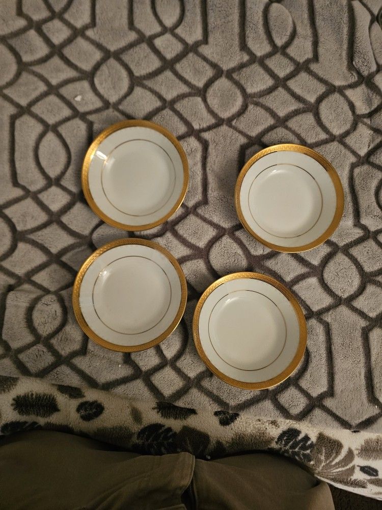 Classic White China Edged in Gold Noritake Metropolitan 4345 6 inch side plates