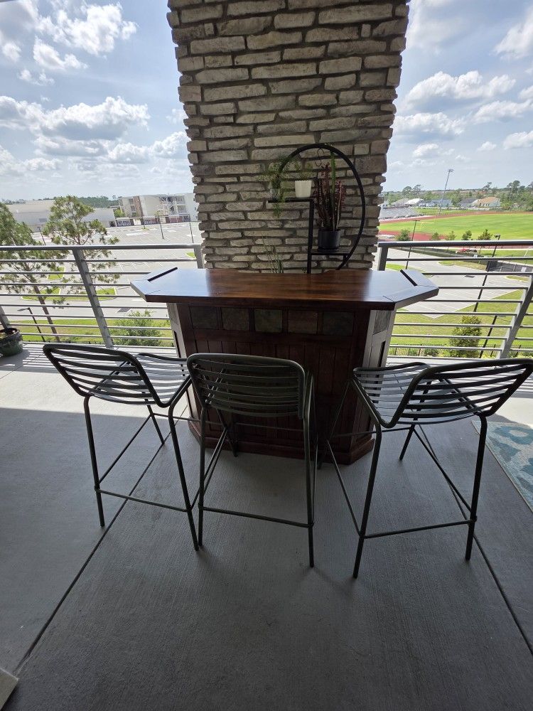 Bar With 3 Barstools. Moving This Will Go Fast!