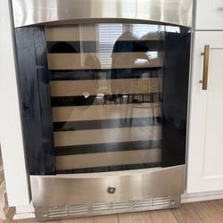 GE PROFILE™ SERIES WINE CENTER