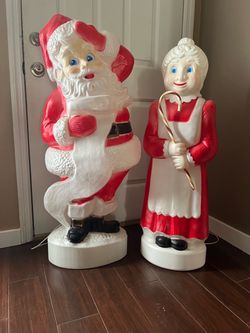 Blowmolds Santa and Mrs Clause
