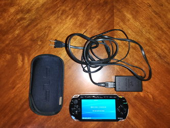 Sony PSP PlayStation Portable Black with Charger and Carrying Case