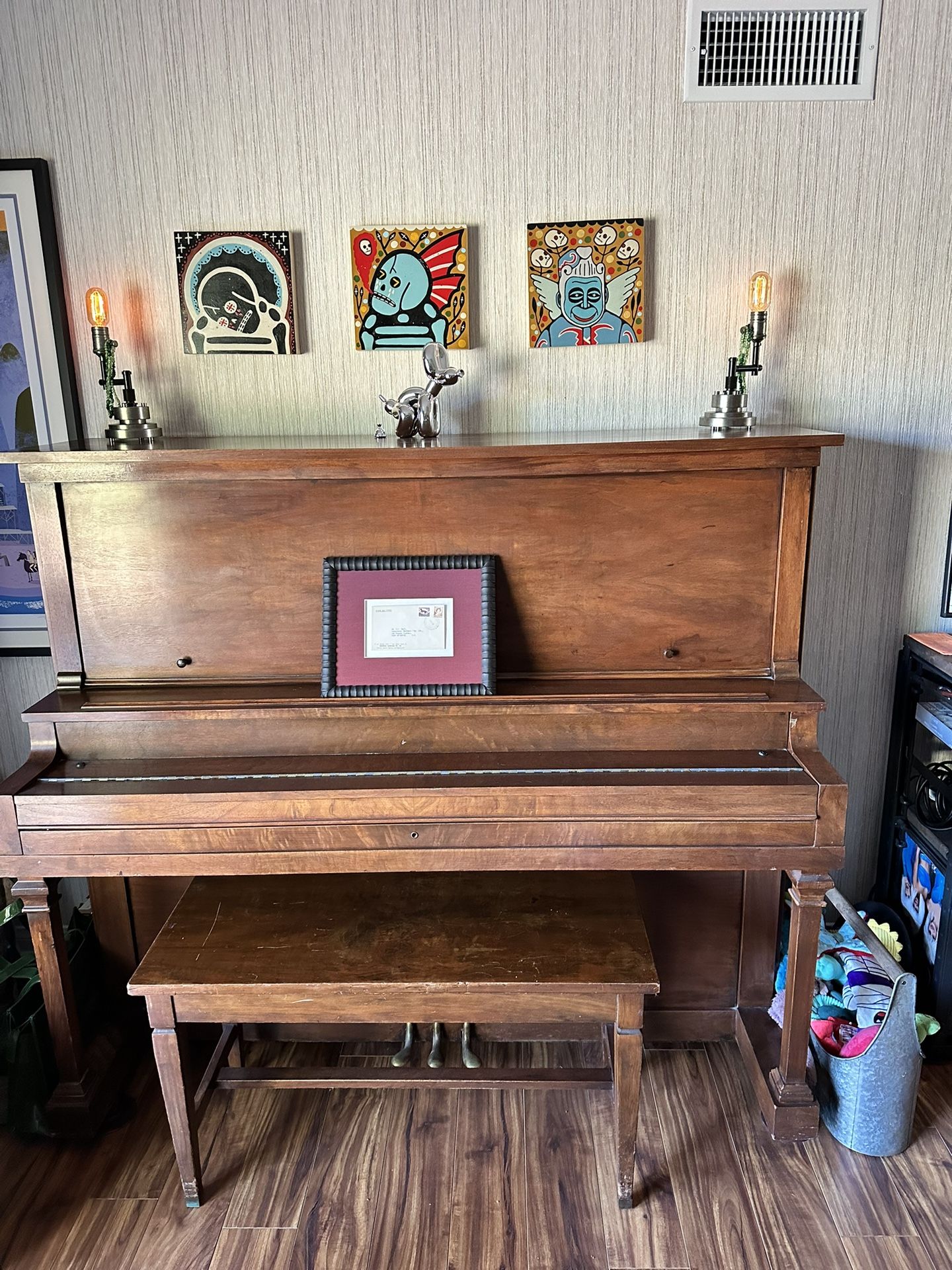 Piano upright (Lester)