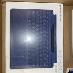 Microsoft Surface Pro Signature Keyboard With Pen 