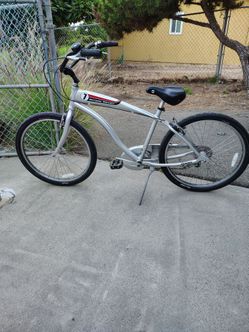 Bike Giant Simple 7 Cruiser Bike 26 in Bike