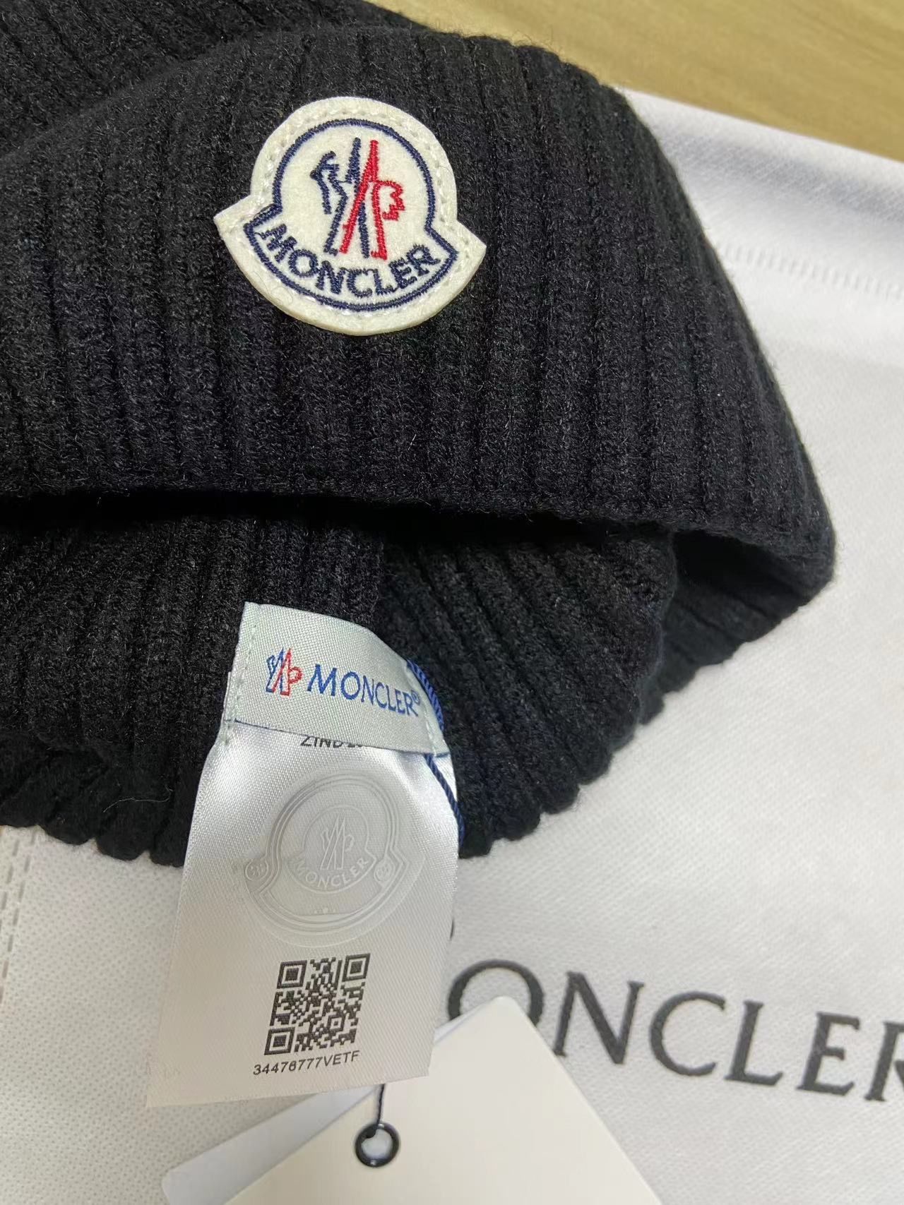 Moncler beanie 