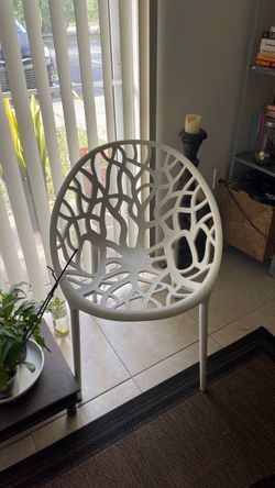 White Plastic Lattice Accent Chair