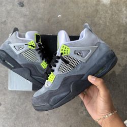 Jordan 4 Neon Size 9