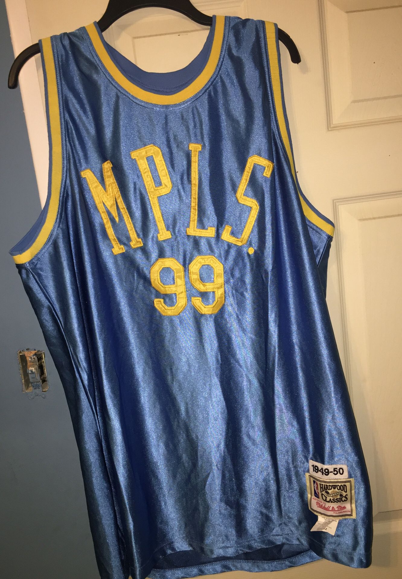 Throw back Lakers George Mikan Jersey for Sale in Feasterville-Trevose, PA  - OfferUp